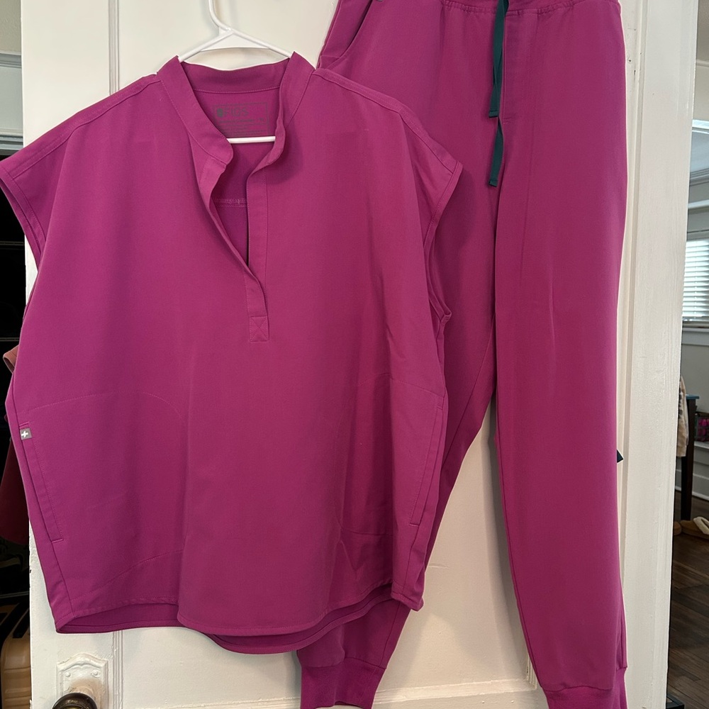 FIGS Bright Fuchsia Scrub Set